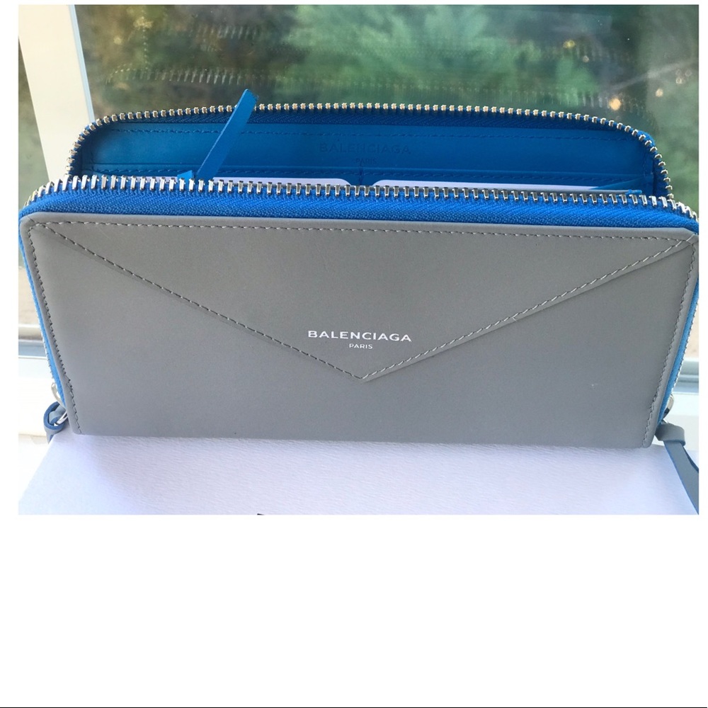 AUTHENTIC BALENCIAGA WALLET. NEW!